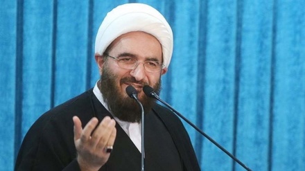 Khatib Jumat Tehran: Krisis Ukraina Bukti Kontradiksi AS