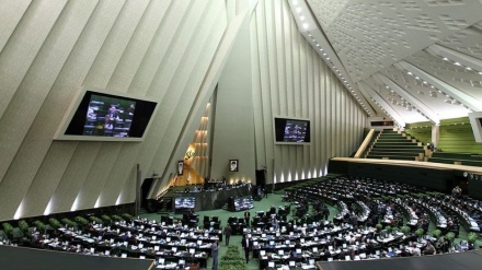 Deputetët e Parlamentit Islamik të Iranit lëshojnë një deklaratë për heqjen e sanksioneve dhe vazhdimin e negociatave në Vjenë