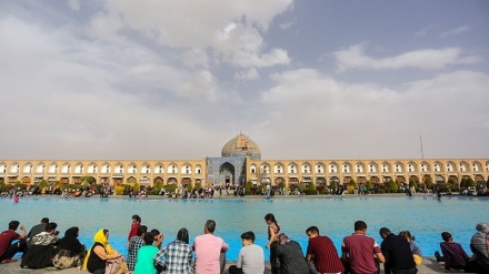 Nowruz, Alun-Alun Naghsh-e Jahan Penuh Pengunjung (2)