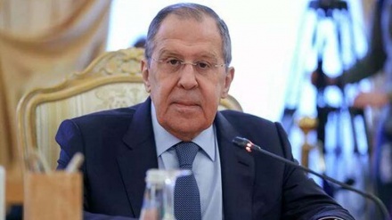 Lavrov: Mosca accoglie con favore gli sforzi di mediazione di Macron