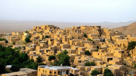 テヘラン東部セムナーン州の歴史あるガルエバーラー村