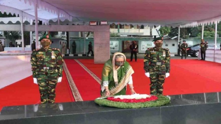 ঐতিহাসিক ৭ মার্চ: বঙ্গবন্ধুর প্রতিকৃতিতে প্রধানমন্ত্রীর শ্রদ্ধা