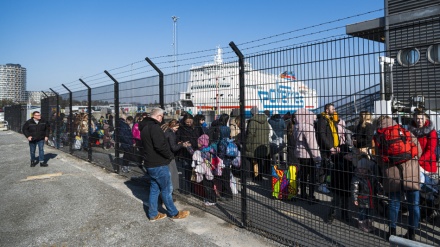 2,000 cars leave besieged Mariupol in first successful evacuation