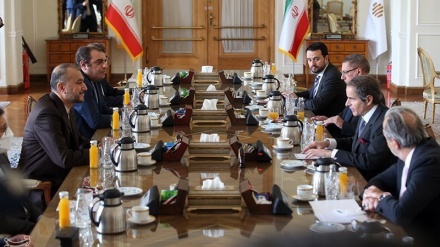 (FOTO) Incontro tra il ministro Amirabdollahian e Grossi a Teheran