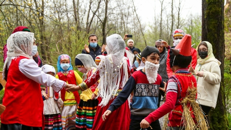イラン北部・ギーラーン州での伝統的習慣のノウルーズ唄
