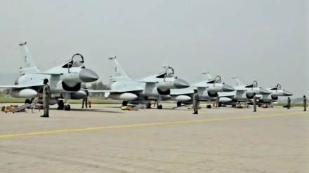 पाकिस्तान ने नये चीनी युद्धक विमानों को अपनी वायुसेना में शामिल किया