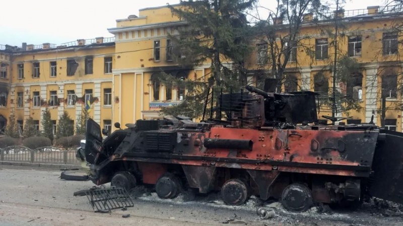 Kendaraan lapis baja Ukraina di Kharkiv.