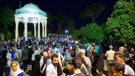 آغاز سال نو در کنار آرامگاه حافظ  در شیراز