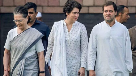 सोनिया गांधी, राहुल गांधी और प्रियंका गांधी तीनों इस्तीफा देने के लिए तैयार