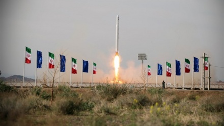 Iran Berhasil Meluncurkan Satelit ke Luar Angkasa