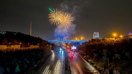 Pesta Kembang Api di Jembatan Alam, Tehran