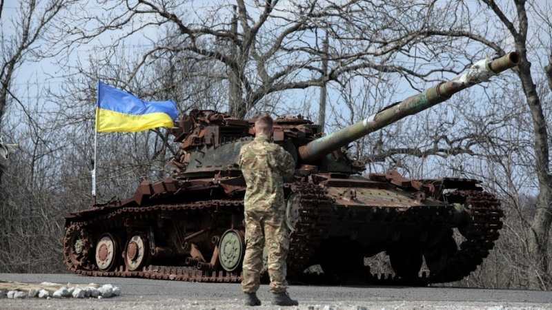 Ministri italian i Mbrojtjes bën thirrje për armëpushim në Ukrainë