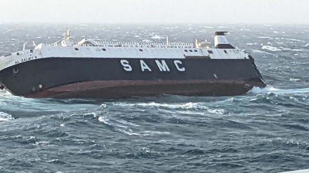 阿联酋货船上16名船员在波斯湾获救