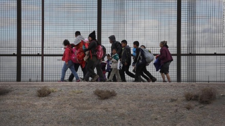 ウクライナ難民が１２０万人を突破、半数超がポーランドに避難