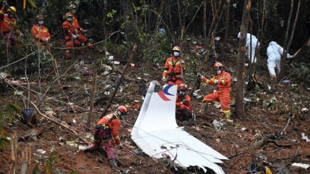 中国证实了坠毁的飞机132名乘客死亡