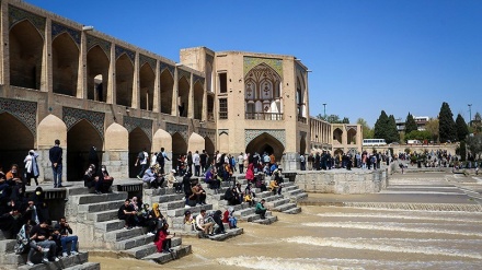 Nowruz, Jembatan Bersejarah Isfahan Padat Pengunjung (1)