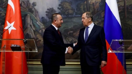 Ministrat e Jashtëm turk dhe rus diskutojnë marrëveshjen e eksportit të grurit ukrainas