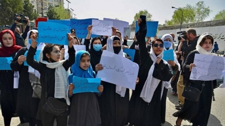 阿富汗女学生抗议塔利班再次关闭学校