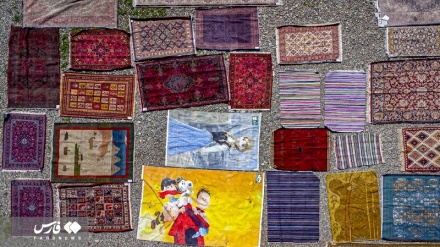 (FOTO DEL GIORNO) Iran, il lavaggio dei tappeti, tra le usanze del Nowruz