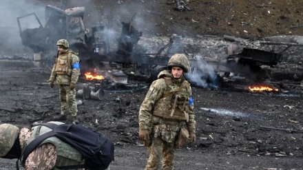 Qindra mijëra ukrainas mbërrijnë në Poloni dhe vende të tjera