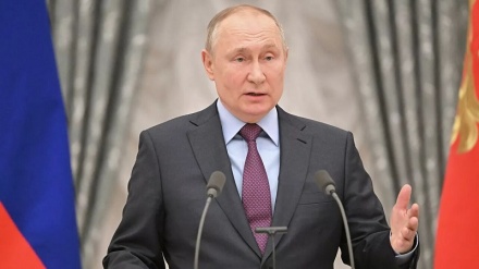 Putin: 'la Russia non accetterà pagamento del gas con dollari o euro'