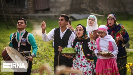 Ancienne tradition de Noruz Khani dans la province de Māzandarān