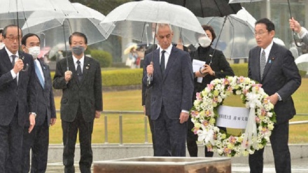 駐日米大使が、岸田首相と広島・平和公園を訪問
