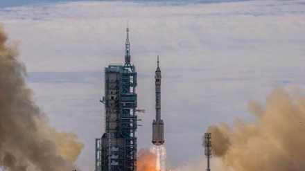 中国发射了第一枚混合燃料火箭