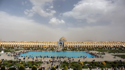 Nowruz, Alun-Alun Naghsh-e Jahan Penuh Pengunjung (1)
