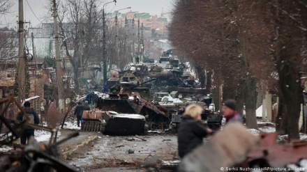 यूक्रेन जंग की आग में अमरीकी मदद करेगी घी का काम, आनन फ़ानन में 40 अरब डॉलर की नई सहायता के विधेयक पर हस्ताक्षर