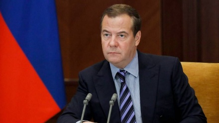 Medvedev: ABD, Rusya’ya “vekaleten savaş” ilan etmiş durumda