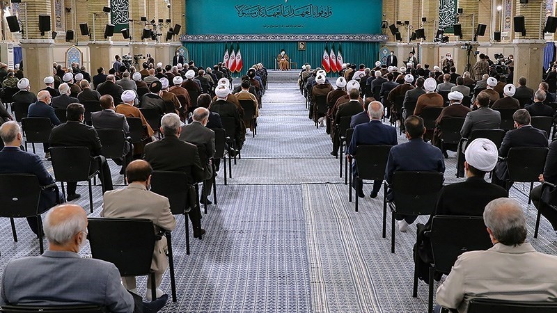 Rahbar bertemu dengan pejabat Iran, Selasa (12/4/2022).