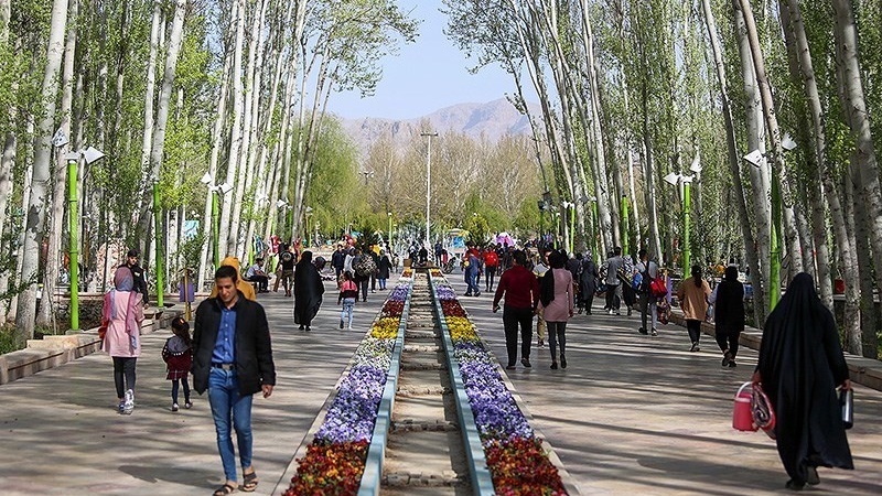 Perayaan Hari Alam di Iran, Sabtu (2/4/2022).