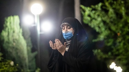 (FOTO) La preghiera Notte del Destino a Tehran - 1