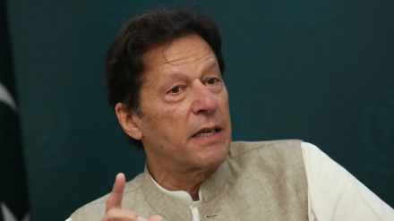 Parlamenti pakistanez voton mosbesimin ndaj Imran Khan