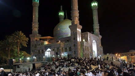 (FOTO) Iran, i fedeli in preghiera per Laylat al Qadr - 2
