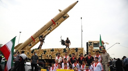 Enthüllung der neuesten ballistischen Rakete Irans am Welt-Quds-Tag
