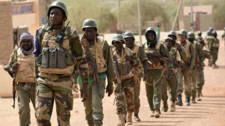 Mali army discovers mass grave near former French base 
