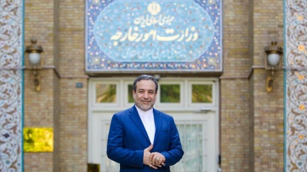 アラーグチー元駐日イラン大使が、旭日重光章を受章