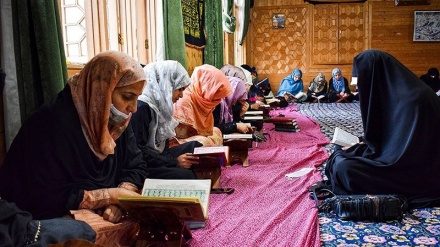 Sebelum Bukber, Warga Kashmir Mengikuti Tadarus