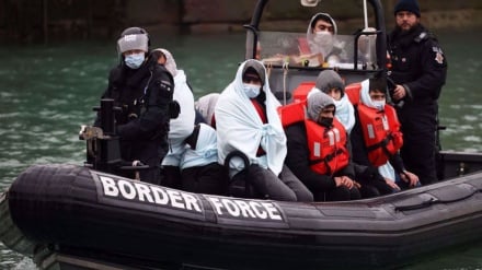 Londra, il controverso piano per rispedire gli immigrati in Africa 