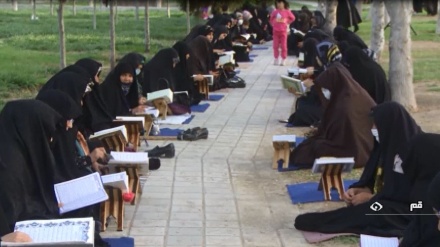 Tadarus Digelar di Puluhan Taman di Kota Qom, Iran