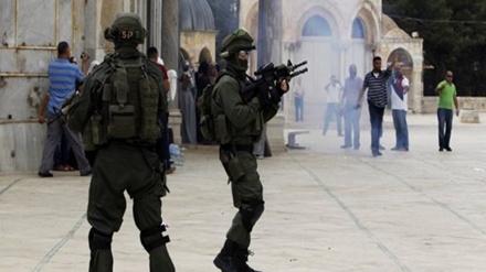 Di Hari Idul Adha, Pasukan Rezim Zionis Serbu Masjid Al-Aqsa