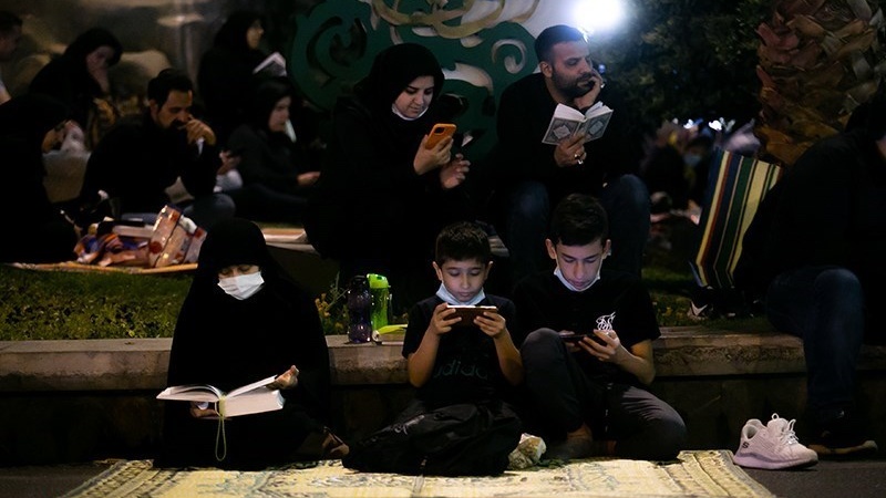 Doa bersama di Palestine (Felestin) Square) di Tehran, Minggu (24//4/2022) malam.