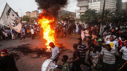 Wasudan waandamana usiku kucha dhidi ya serikali ya kijeshi 