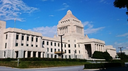 日本の衆院議員465人の資産は平均2924万円