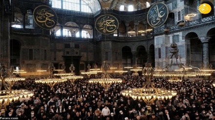 (FOTO DEL GIORNO) Ramadan, il mese di digiuno e preghiera