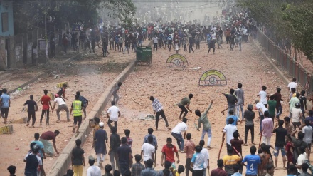 নিউমার্কেটে আবারও সংঘর্ষ, ঢাকা কলেজের সব হল বন্ধ ঘোষণা