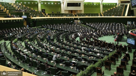 Deputetët e Parlamentit Islamik dënojnë sulmin terrorist në Mauzoleun e Imam Reza (a.s.)