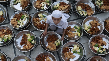 Sofrat e iftarit në muajin e shenjtë të Ramazanit në vende të ndryshme islame